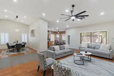 Image de Bold Blue Retreat 3Bd 3Bath Henderson with WiFi, Ac