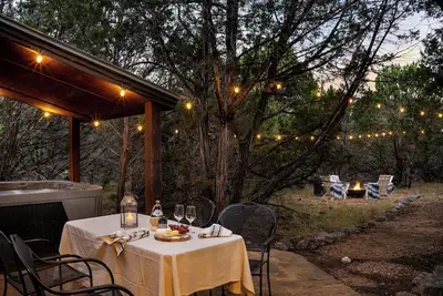Blanco River Cabin | Hot Tub & Firepit