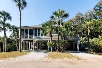 Image de Herondipity: Charming dog-friendly getaway 300 yards from beach with lovely Screened Porch on lagoon