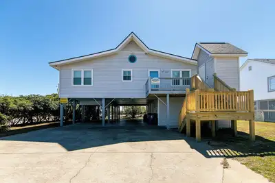Image de Barefoot Bungalow:Oceanfront Dog-friendly home with amazing views/patio/screened porch & WiFi
