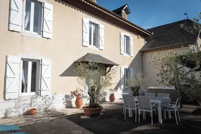 Image de Maison de vacances 'La Maison Du Soleil Avec Bain à Remous 6p' avec Terrasse et Climatisation