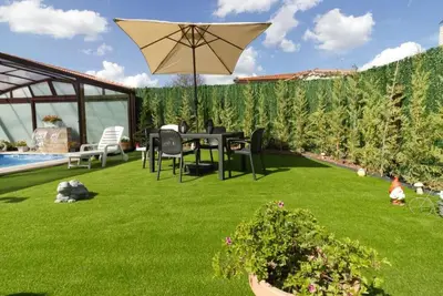 Image de Maison de campagne \"La Costana De Barbadillo\" réservée aux adultes avec jardin et climatisation