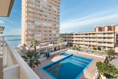 Image de Appartement 'Recien Reformado 2' avec vue sur la mer, piscine partagée et climatisation