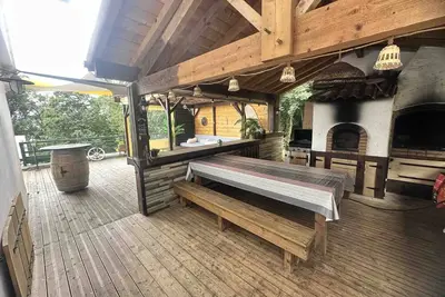 Image de Villa 'Maison Atypique Au Pays Basque' avec vue sur montagne, Wi-Fi et climatisation