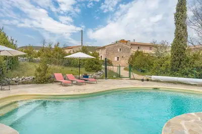 Image de Petite maison 'Les Buisses - Petit Gite' avec terrasse privée, jardin partagé et Wi-Fi