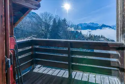 Image de Appartement 'Bercail 5 Appt Plein Sud 3 Étoiles' avec vue sur montagne et balcon
