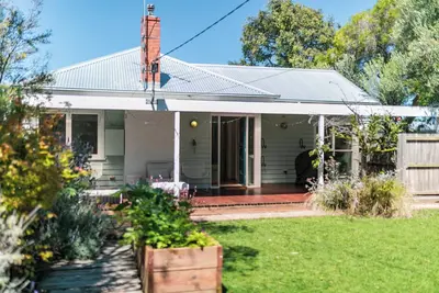 Image de Barwon Heads Beach retreat. Perfect for a relaxing beach get away