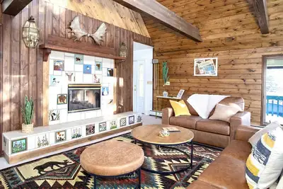 Image de Rustic Cozy Moose Chateau w/4b3b Center Located