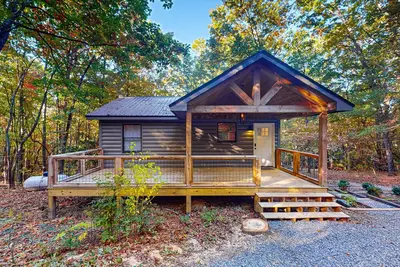 Image de Lovely getaway with exceptional and spacious outdoor living close to downtown