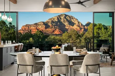 Image de Luxury Home w/ Front-Row Views & Hydropool + Spa