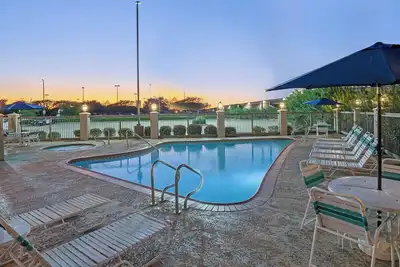 Image de Family Ready Rooms But in a Budget with Pool | Access to Chinatown | 2 Rooms