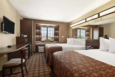 Image de Family Ready Rooms Close to Palmetto State Park | 4 Budget Wise Rooms