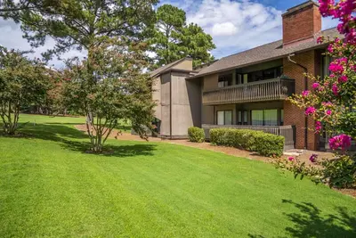 Image de Cozy condo with golf course views, central Ac, balcony, washer/dryer, wifi