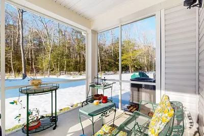 Image de Milo's Haven pet friendly townhome w\/shared pool, W\/D & Free Wifi