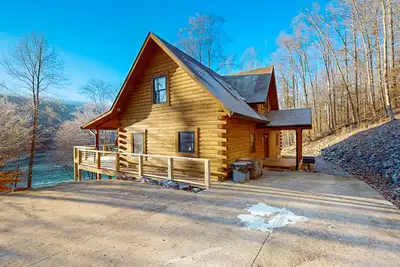 Image de Lakefront cabin w\/fire pit, dock, grill, fireplace, Wi-Fi