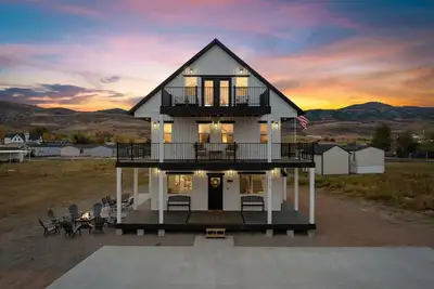 Image de Private Hot Tub! Game Room! Fire Pit! Pizza Oven! Sleeps 19!