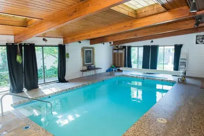 Image de Entire historic on Iconic 8th St w\/ indoor pool