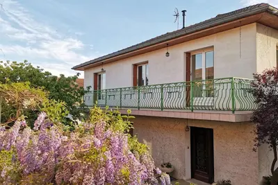 Image de Gîte spacieux avec terrasse, cheminée, wifi et parking à Roanne