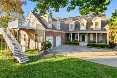 Image de 2 for 1: Spacious 5br home w\/attached apartment: 5mins to Nova's Best Vineyards!