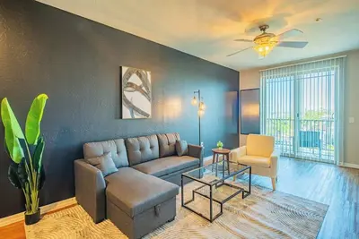 Image de Asu/Sloan Park 2br Haven | Modern Comfort | Sleeps 8 + Parking