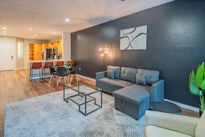Image de Asu Mill Ave Sloan Pk Wd Parking Pool Gym Spacious