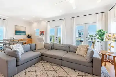 Image de 30a Beach House ~ Gulf Views ~ Gated Beach Access ~ Community Pool