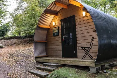 Ballybeg Pod 5, romantic, with hot tub in Tinahely, County Wicklow