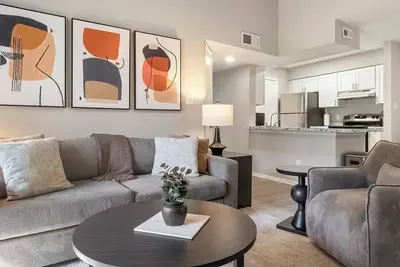 Image de Landing at The Hub at 934 - 2 Bedrooms in River. . .