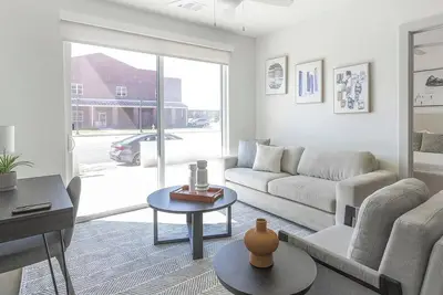 Image de Landing at The Gallery - 2 Bedrooms in West Hun. . .