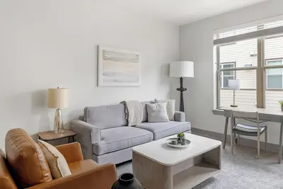 Image de Landing at Bridge at McKinney - 2 Bedrooms in D. . .