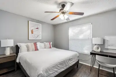 Image de Landing | Incredible 2bd, Tennis Court, Gym