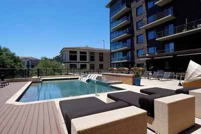 Image de Landing | Modern 2bd, Tennis Court, Gym