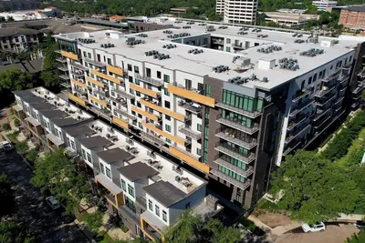 Image de Landing | Chic 2bd, Pool, Gym