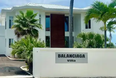 Image de Luxury 6-bedroom villa in amazing view 5 min walking to the beach.