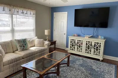 Image de Quiet North End - 3 Family Home + Plenty of Off Street Parking!