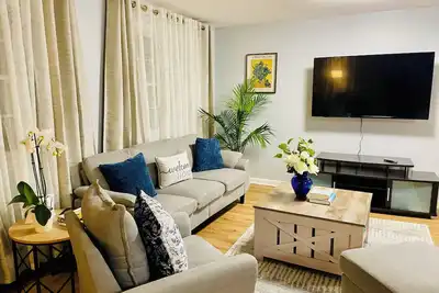 Image de Charming 3-bedroom townhome in Marblehead \n3 miles to Salem\n14 miles to airport