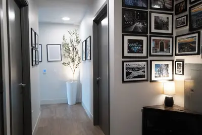 Image de 2-bedroom 2 bathroom condo full kitchen, laundry with WiFi, Ac in Capital hill.