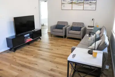 Image de Charming 3-bedroom Minimalist Broadway Home in Sedalia