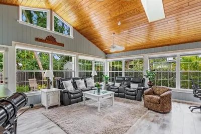 Image de New Listing - The Beach House