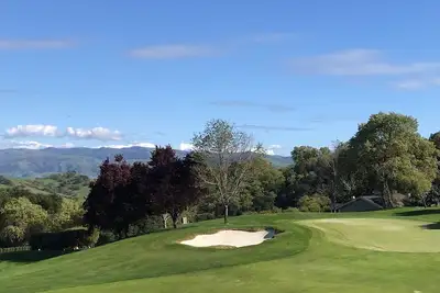 Image de Country club home on a golf course amazing views & awesome outdoor living spaces