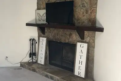 Image de Cozy 4 bedroom with spiral staircase and fireplace