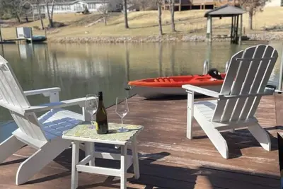 Image de Brown Dog's Bluff -  dog friendly - Incredible game room, private dock, coffee bar. . . What a vacation spot!