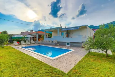 Image de Family-Friendly Holiday Home with Private Pool, Playground, and Bbq - Three Bedroom Holiday Home