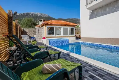 Image de Elegant Holiday Home with Heated Pool, Hot Tub, and Sea Views in Kaštel Stari - Eight Bedroom Holiday Home