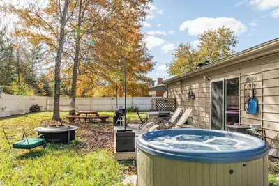 Image de The Meyer: spacious family home with hot tub minutes to downtown New Paltz