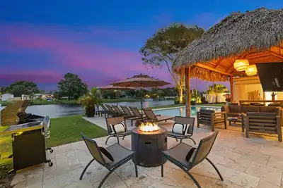 Image de 702a Delray Waterfront, Heated Pool, Tiki Hut, Putting Grn, Large TVs, Paradise!