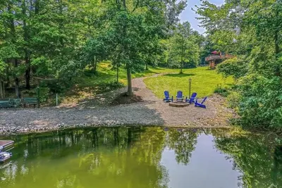 Image de Cozy Lakeside Cabin - Near Hunter+Wyndam Mtn!