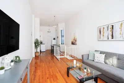 Image de Duplex 2-bedroom apartment, sleep 6, near Central Park