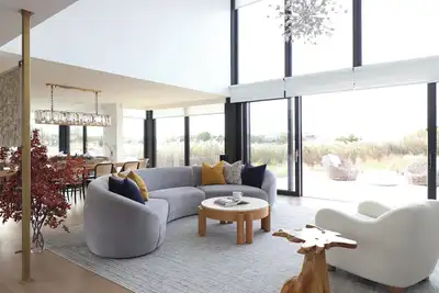 Image de Pristine 6-bedroom waterfront property with a private dock in Southampton