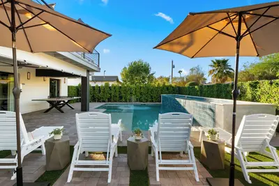 Image de Luxury + Comfort in Old Town+Free Heated Pool & Spa